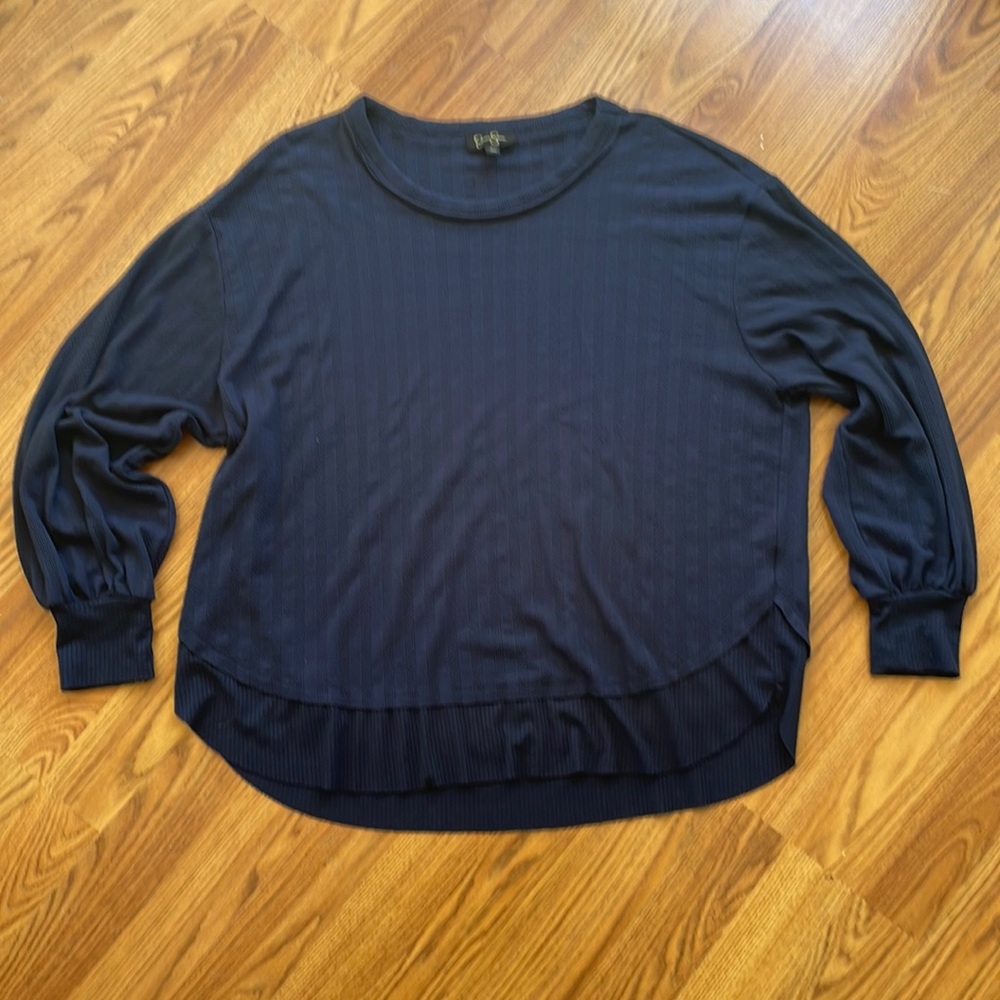 Jessica Simpson navy blue top.